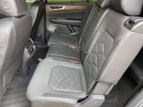 Used 2024 Volkswagen Atlas SE FWD image 12