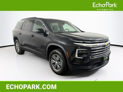 Used 2025 Chevrolet Traverse LT