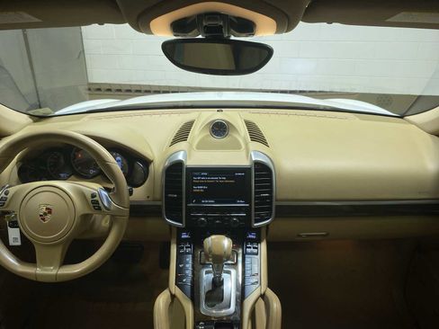 Used 2014 Porsche Cayenne Platinum Edition image 10