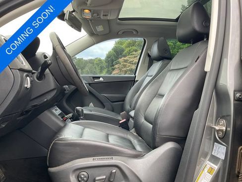 Used 2017 Volkswagen Tiguan Sport FWD image 3