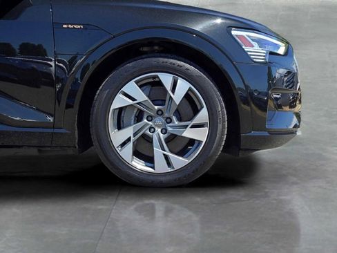 Used 2020 Audi e-tron Premium Plus image 9