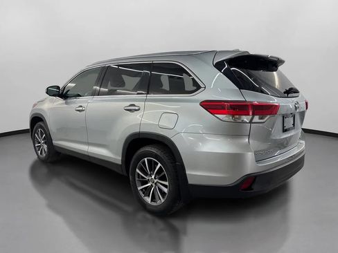 Used 2019 Toyota Highlander XLE AWD/4WD image 7