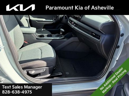 New 2025 Kia K4 LXS image 16