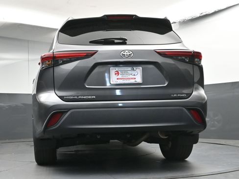 Certified 2024 Toyota Highlander LE AWD/4WD image 24
