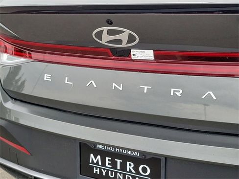 New 2025 Hyundai Elantra SEL image 19