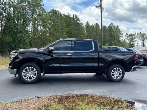 Used 2025 Chevrolet Silverado 1500 LTZ w/ LTZ Premium Package AWD/4WD image 26