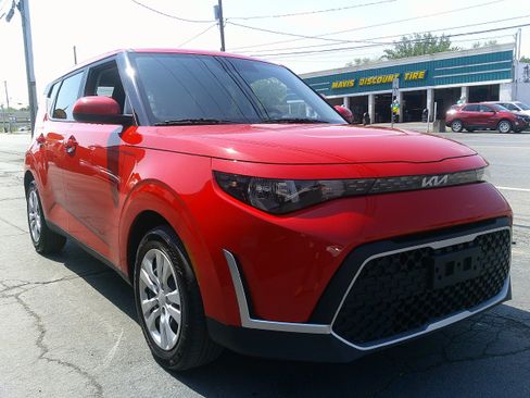 Used 2023 Kia Soul LX FWD image 7