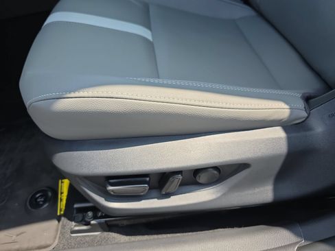 Used 2026 Toyota Camry SE FWD image 27