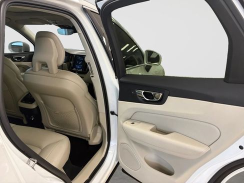 Used 2019 Volvo XC60 T5 Inscription w/ Protection Package AWD/4WD image 17
