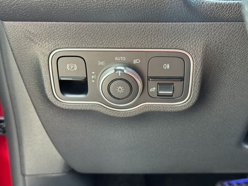 Used 2022 Mercedes-Benz GLB 250 w/ AMG Line image 18