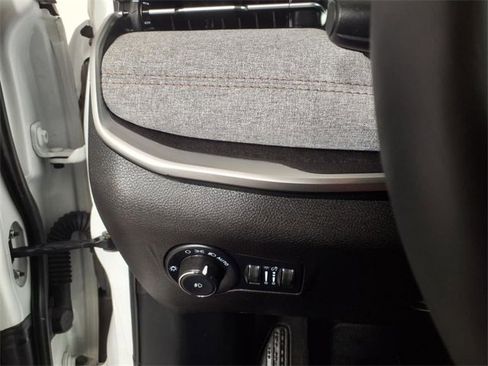 Certified 2023 Jeep Compass Latitude image 28