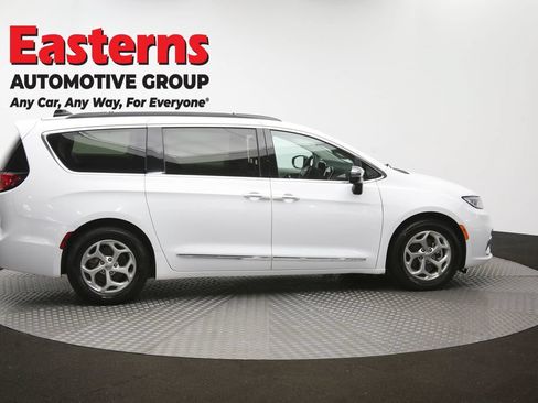 Used 2023 Chrysler Pacifica Limited FWD image 47