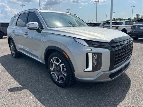 Used 2023 Hyundai Palisade SEL w/ Premium Package AWD/4WD image 3