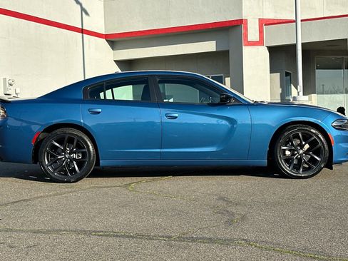 Used 2022 Dodge Charger SXT w/ Blacktop Package image 6