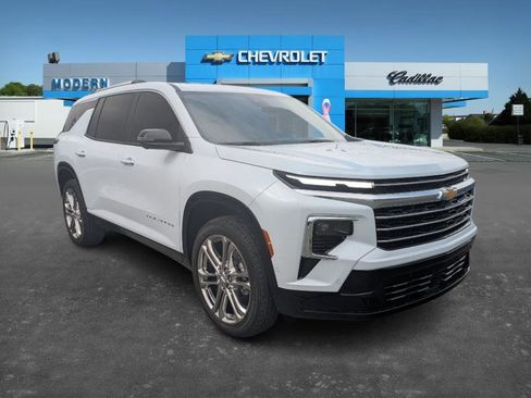New 2026 Chevrolet Traverse High Country FWD image 3