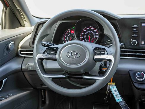 Used 2023 Hyundai Elantra SE FWD image 18