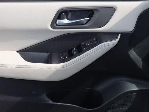 Certified 2025 Nissan Rogue SV AWD/4WD image 18