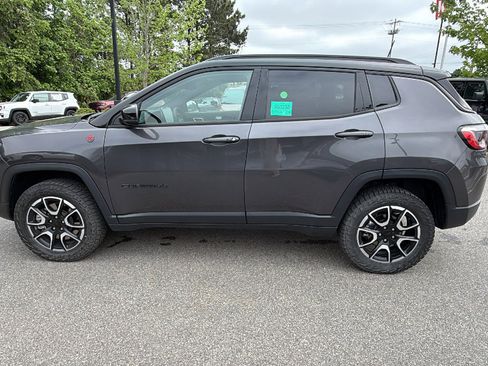 Used 2024 Jeep Compass Trailhawk AWD/4WD image 11