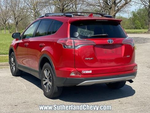 Used 2017 Toyota RAV4 XLE FWD image 5