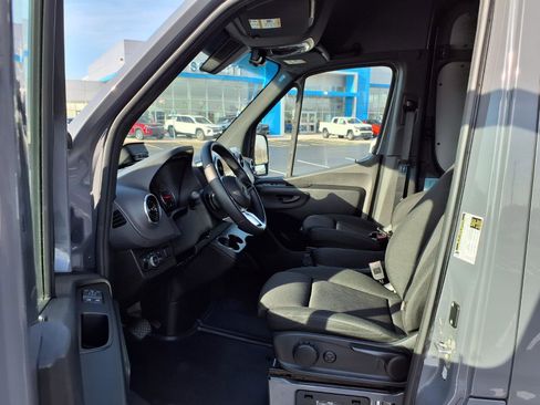 Used 2025 Mercedes-Benz Sprinter 2500 image 20