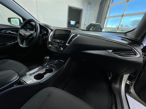 Used 2017 Chevrolet Malibu LT w/ Driver Confidence Package image 24