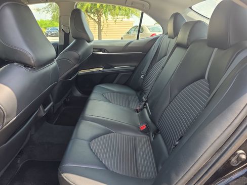 Used 2021 Toyota Camry SE FWD image 11