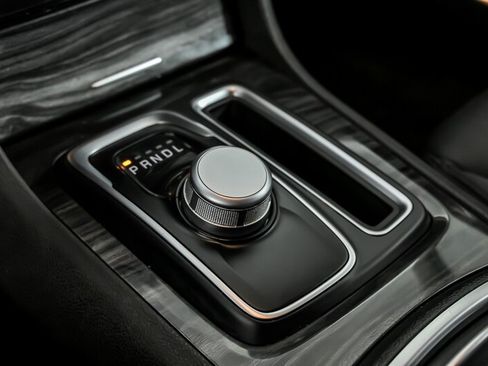 Used 2019 Chrysler 300 Touring RWD image 26