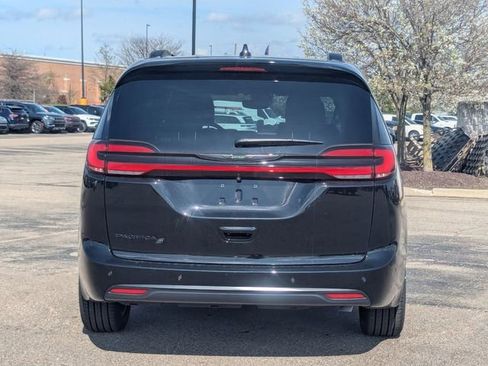 New 2026 Chrysler Pacifica Select w/ S Appearance Package image 4