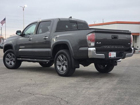 Used 2017 Toyota Tacoma Limited image 23