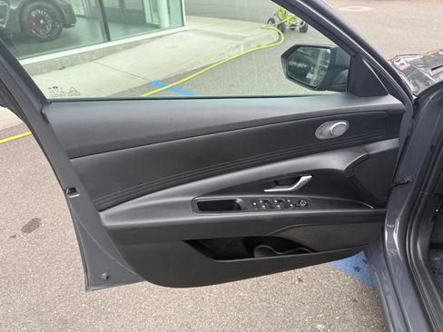 Used 2022 Hyundai Elantra SEL FWD image 14