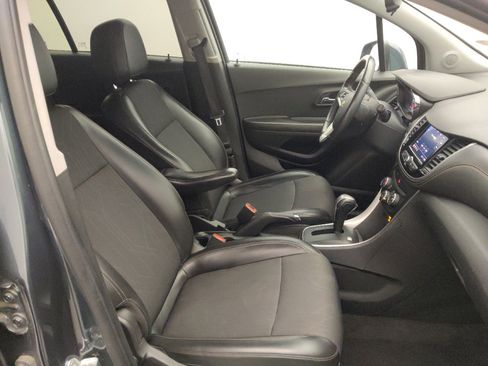 Used 2021 Chevrolet Trax LT w/ LT Convenience Package FWD image 21