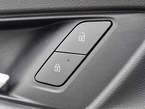 Used 2025 Chevrolet Equinox LT FWD image 24