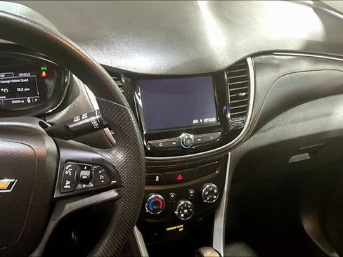 Used 2021 Chevrolet Trax LT AWD/4WD image 9