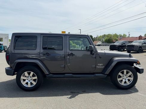 Used 2014 Jeep Wrangler Unlimited Sahara AWD/4WD image 2