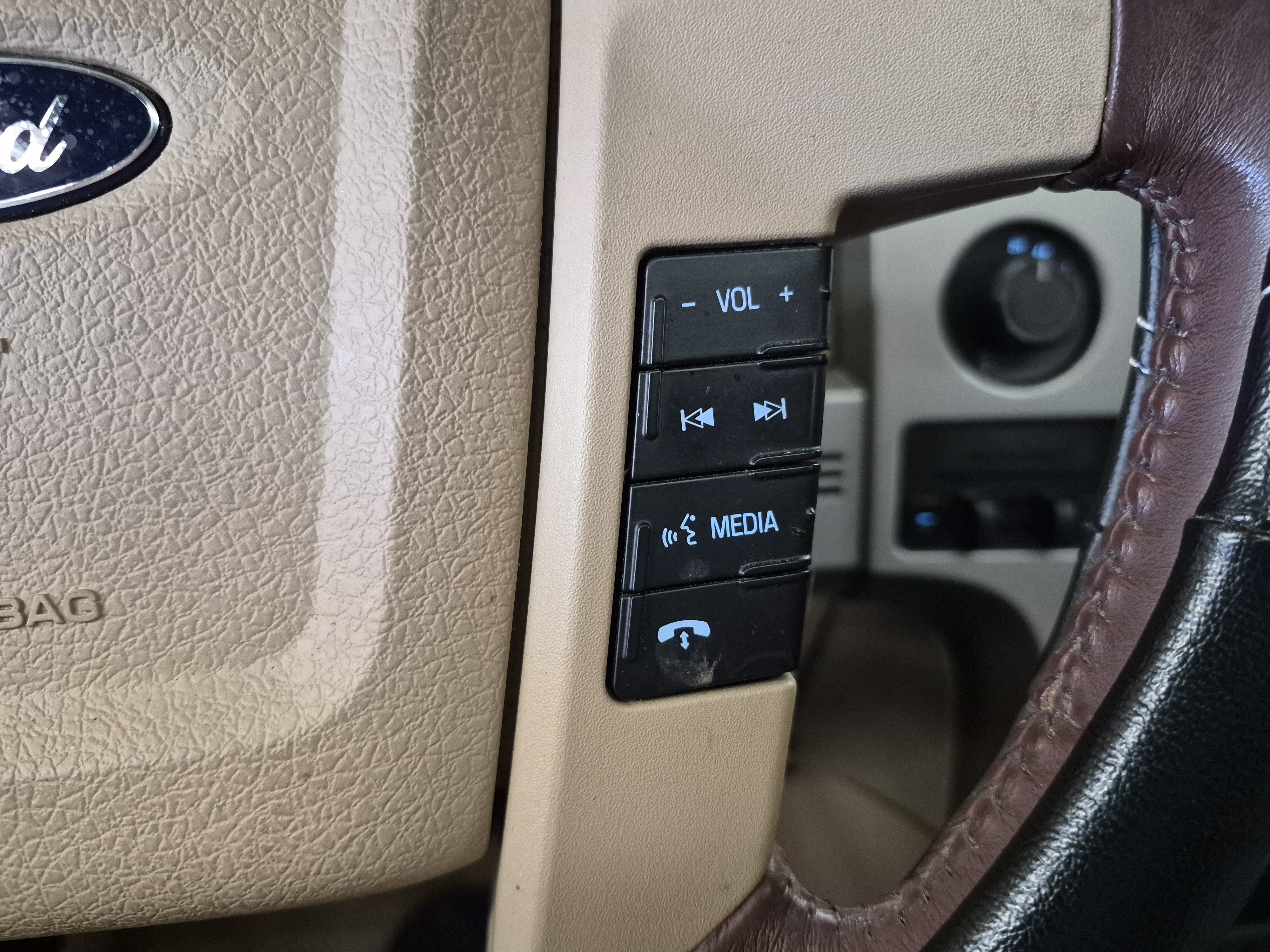 Used 2014 Ford F150 King Ranch w/ King Ranch Luxury Package AWD/4WD image 24