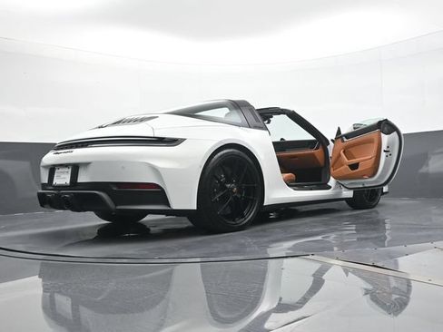 Certified 2026 Porsche 911 Targa 4 GTS AWD/4WD image 24