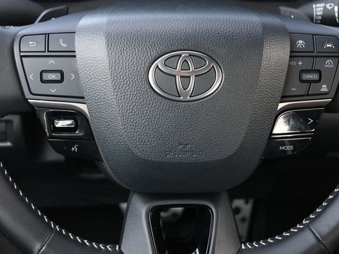 Used 2025 Toyota Camry SE FWD image 18