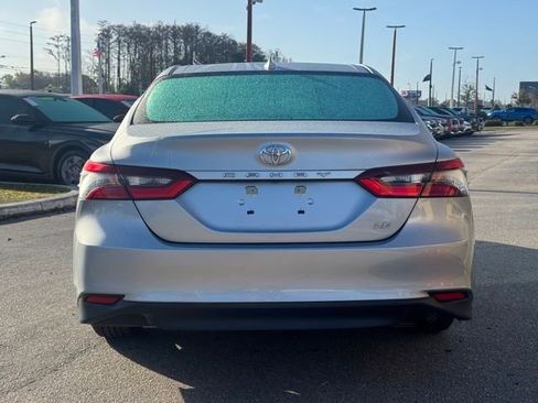 Used 2022 Toyota Camry LE image 4