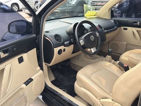 Used 2009 Volkswagen Beetle Coupe FWD image 9