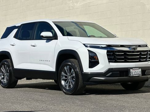 Used 2026 Chevrolet Equinox LT image 2