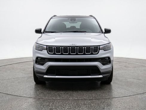 Used 2025 Jeep Compass Limited AWD/4WD image 2