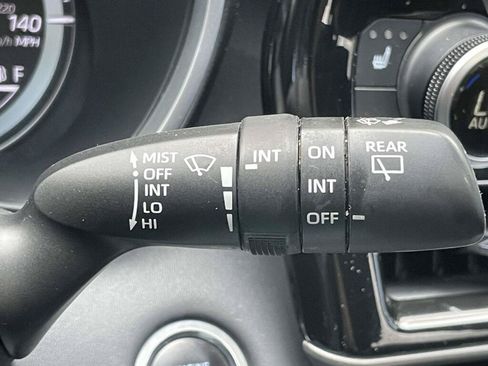Used 2021 Toyota Highlander XLE AWD/4WD image 34