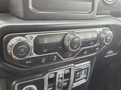 Used 2021 Jeep Wrangler Unlimited Sport image 10