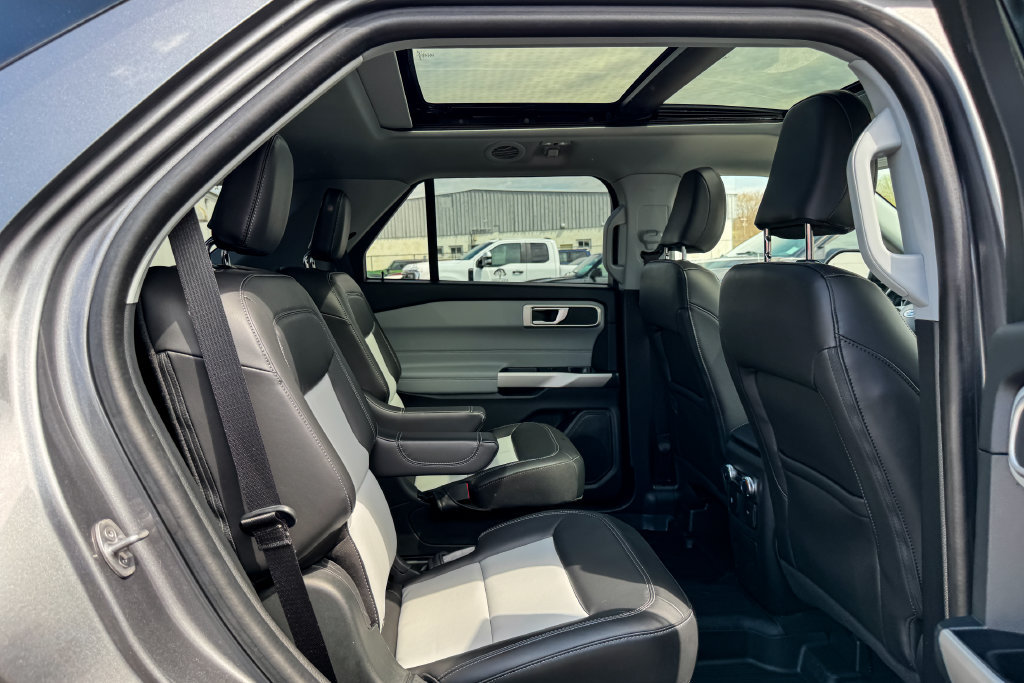 Certified 2022 Ford Explorer XLT w/ Equipment Group 202A AWD/4WD image 14