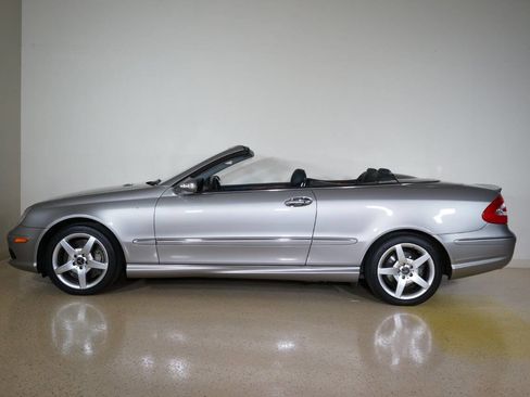 Used 2005 Mercedes-Benz CLK 500 Cabriolet image 38