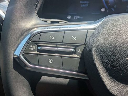 Used 2026 Chevrolet Equinox LT FWD image 25