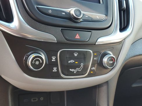 Used 2020 Chevrolet Equinox LS FWD image 21
