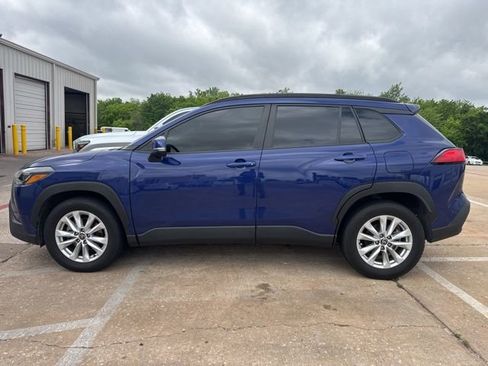 Used 2022 Toyota Corolla Cross LE AWD/4WD image 3