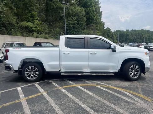 Used 2022 Chevrolet Silverado 1500 LT AWD/4WD image 2