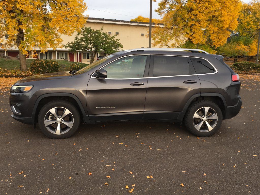 Used 2021 Jeep Cherokee Limited w/ Elite Package AWD/4WD image 3